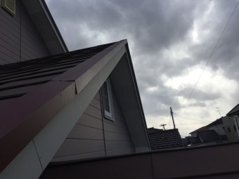 板金屋根ケラバ部修繕工事