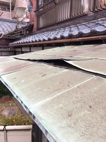 玄関ポーチ屋根 銅板 強風