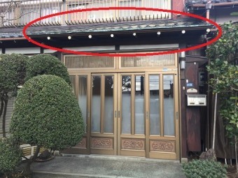銅板屋根 玄関 銅板 剥がれ