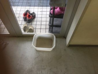 雨漏れ 雨漏り 豪雨 オケ