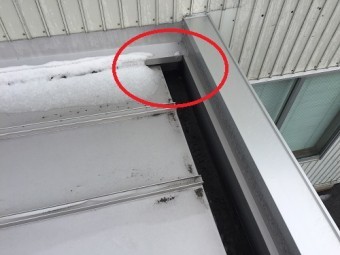 雨樋 雨水 溜まる