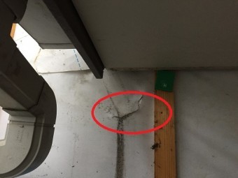 防水紙切れ目 雨水のでの汚れ