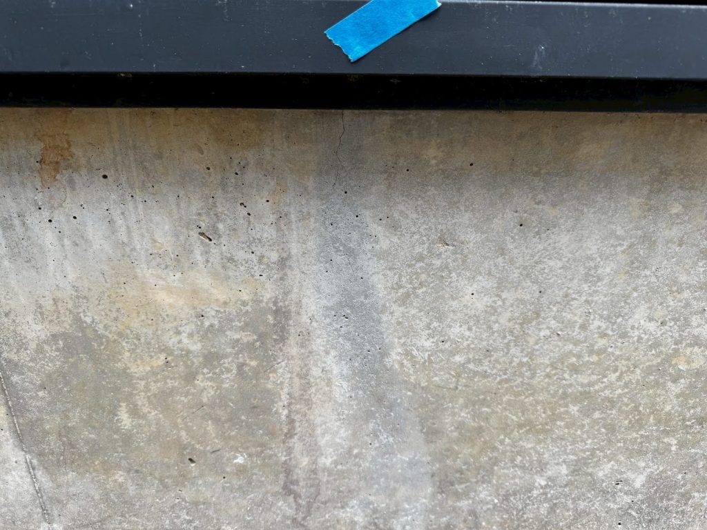 補修後のひび跡確認