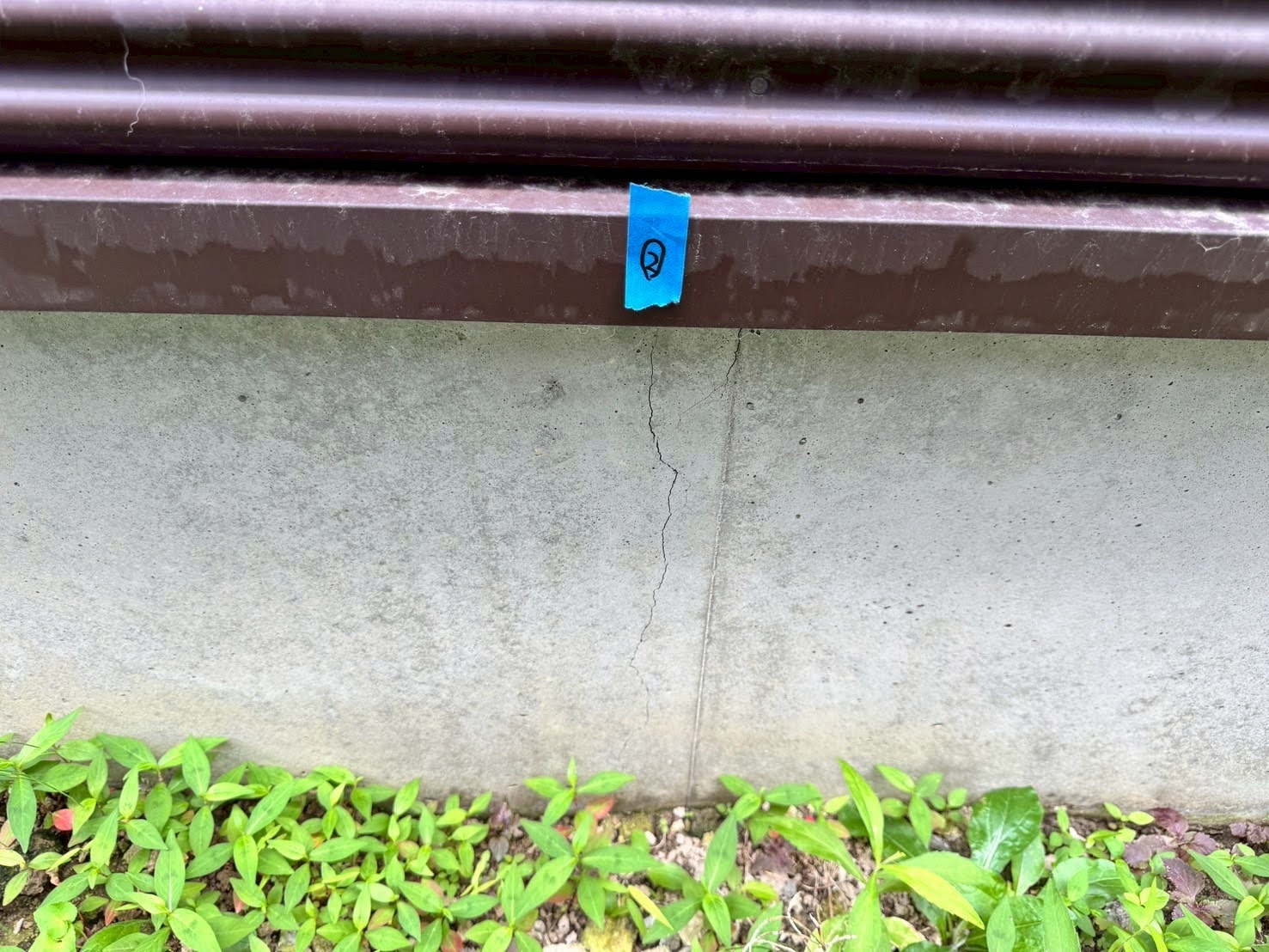 基礎クラック　現地調査