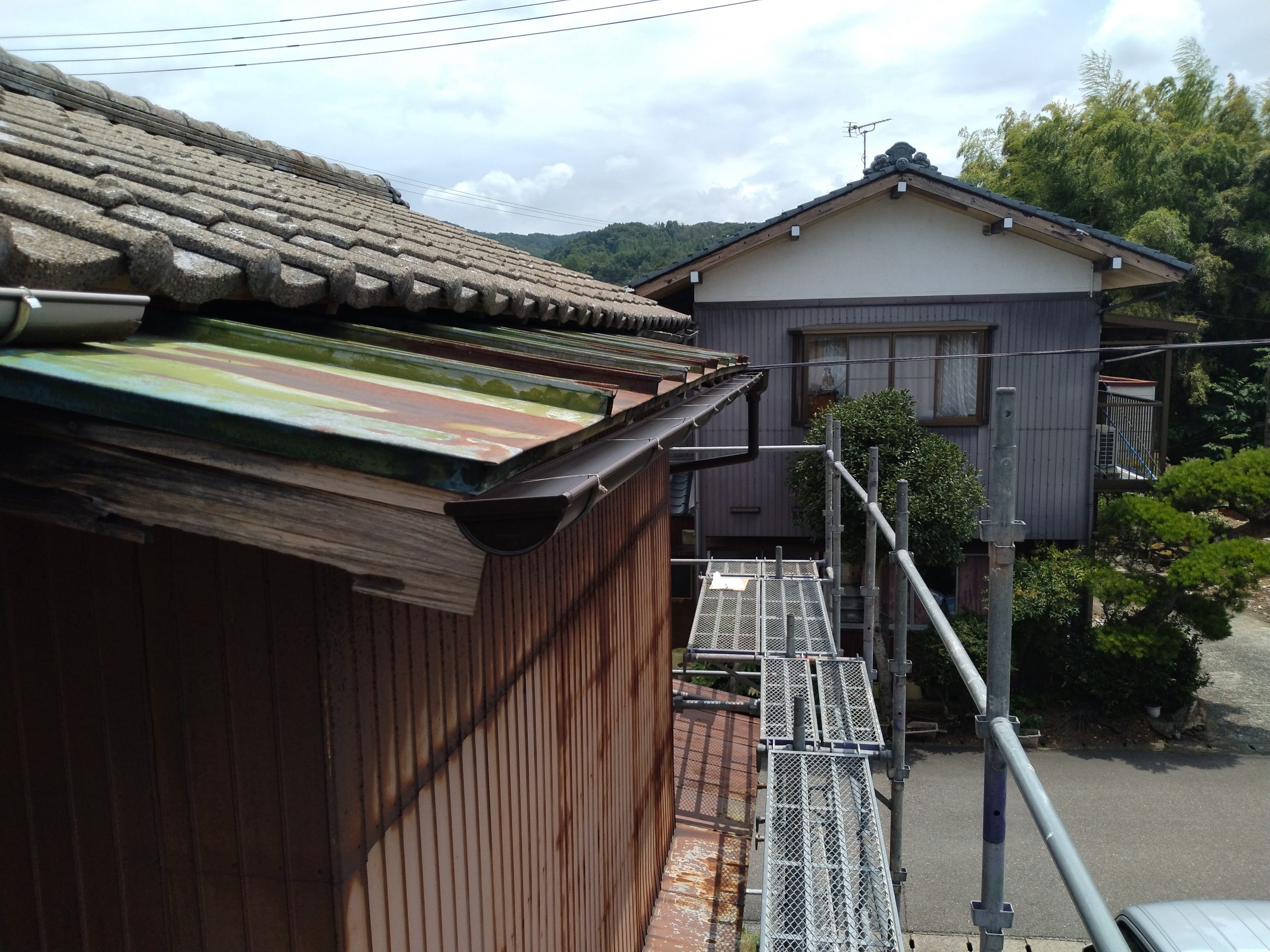新潟市秋葉区にて車庫の雨樋を交換しました
