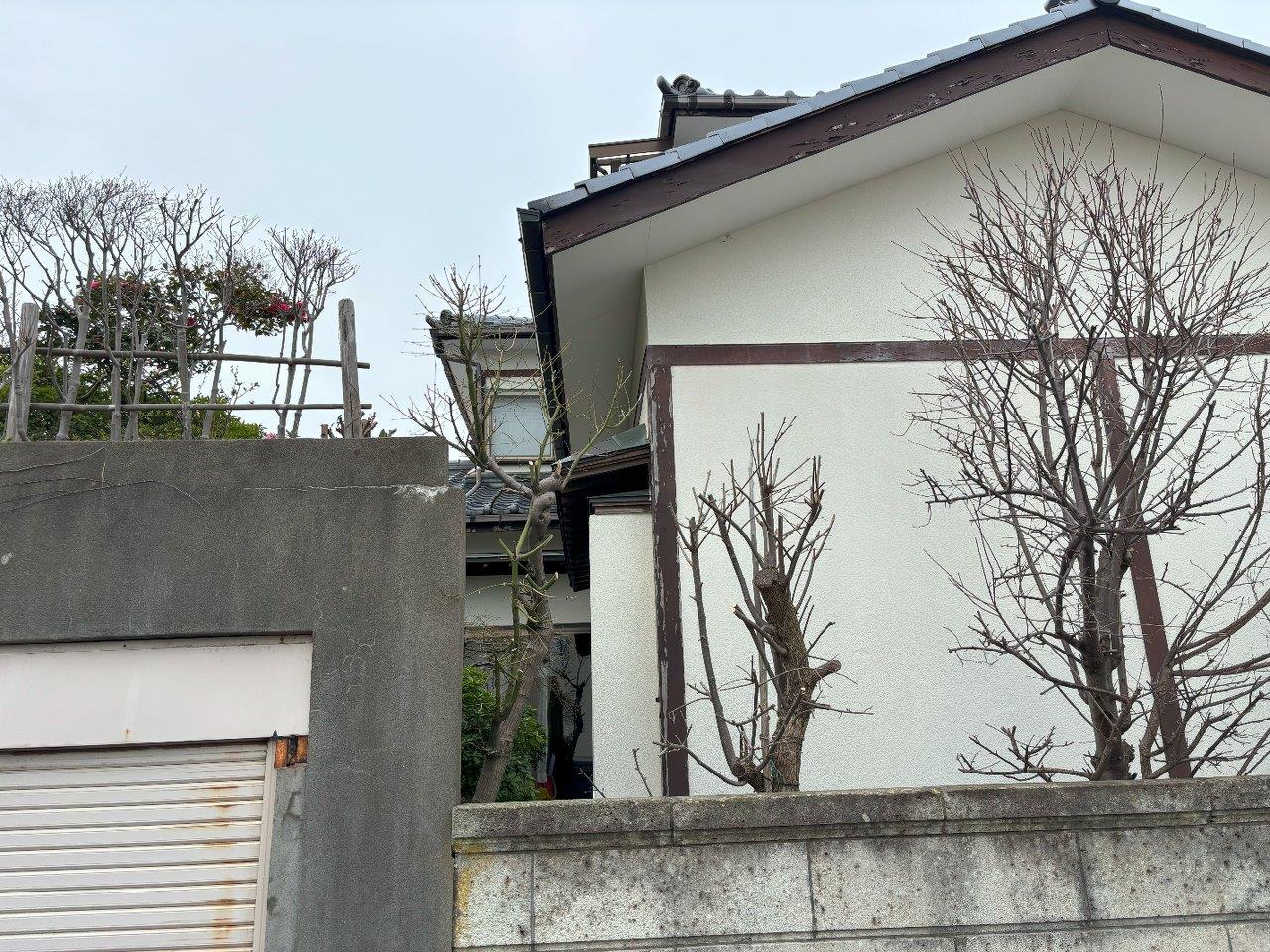 新潟市西区にて下屋の軒樋が逆勾配になっているので修繕したいとご相談を頂きました