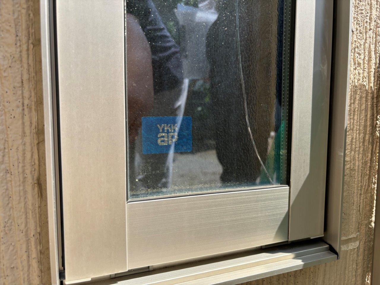 新潟市東区にて窓ガラスが割れたので見て欲しいとお問い合わせを頂きました