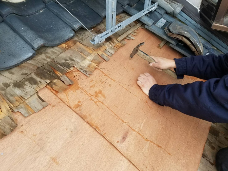 氷柱が原因で雨漏れ修繕工事