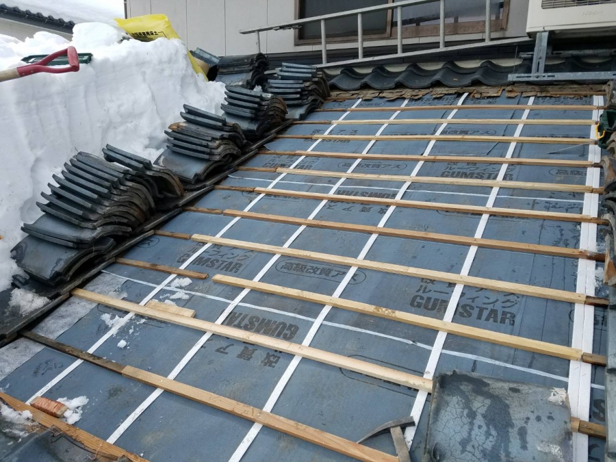 氷柱が原因で雨漏れ修繕工事