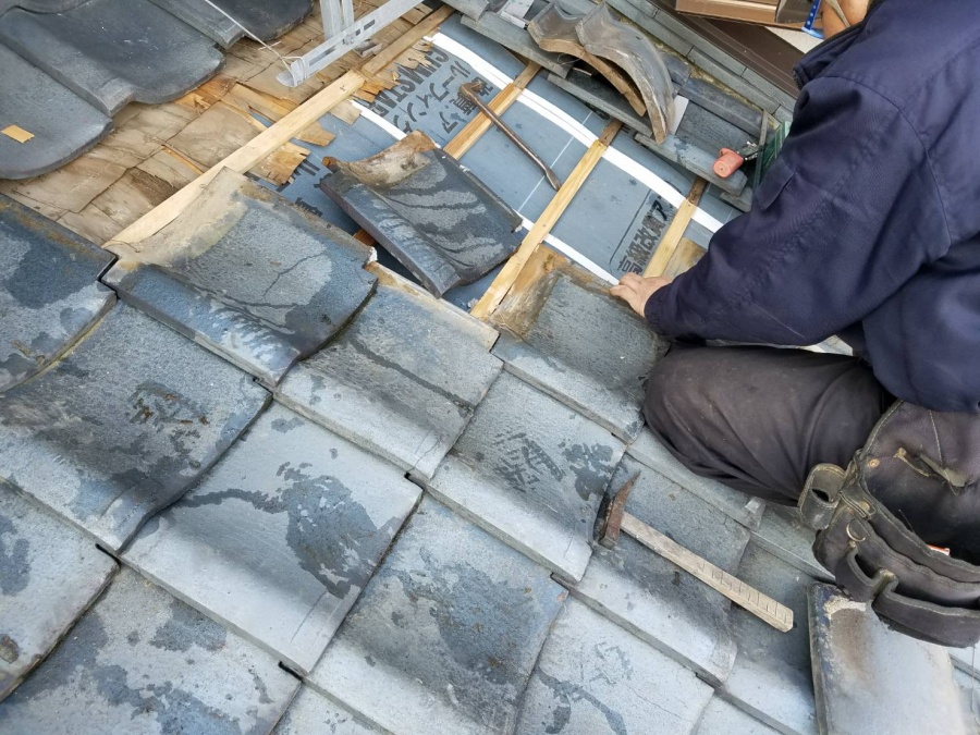 氷柱が原因で雨漏れ修繕工事