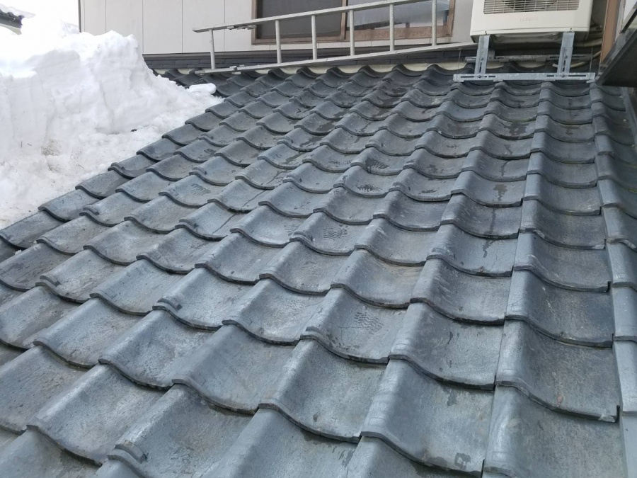 氷柱が原因で雨漏れ修繕工事