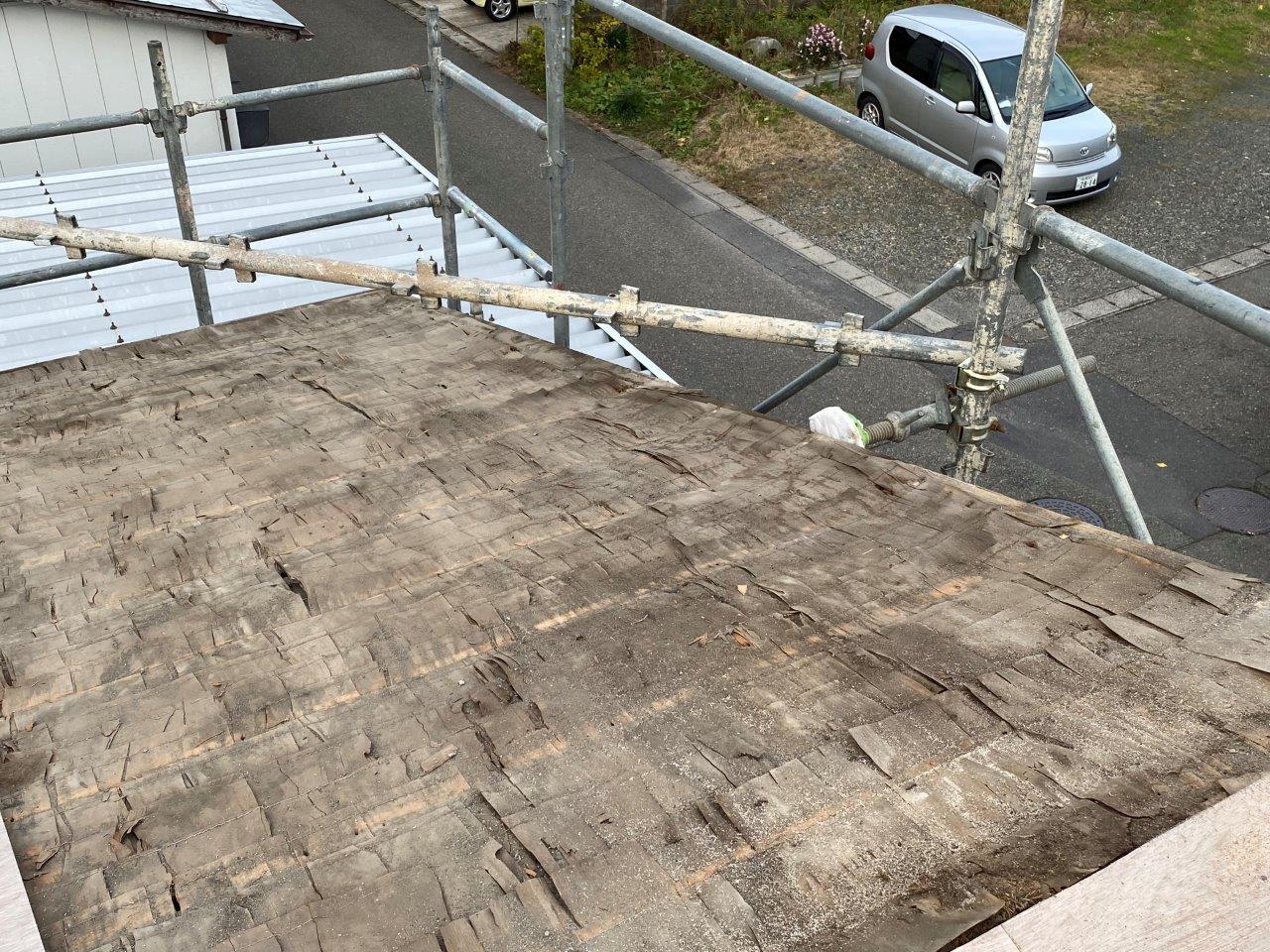 新潟市南区にて瓦屋根大屋根・下屋の葺き替え工事を着手しました