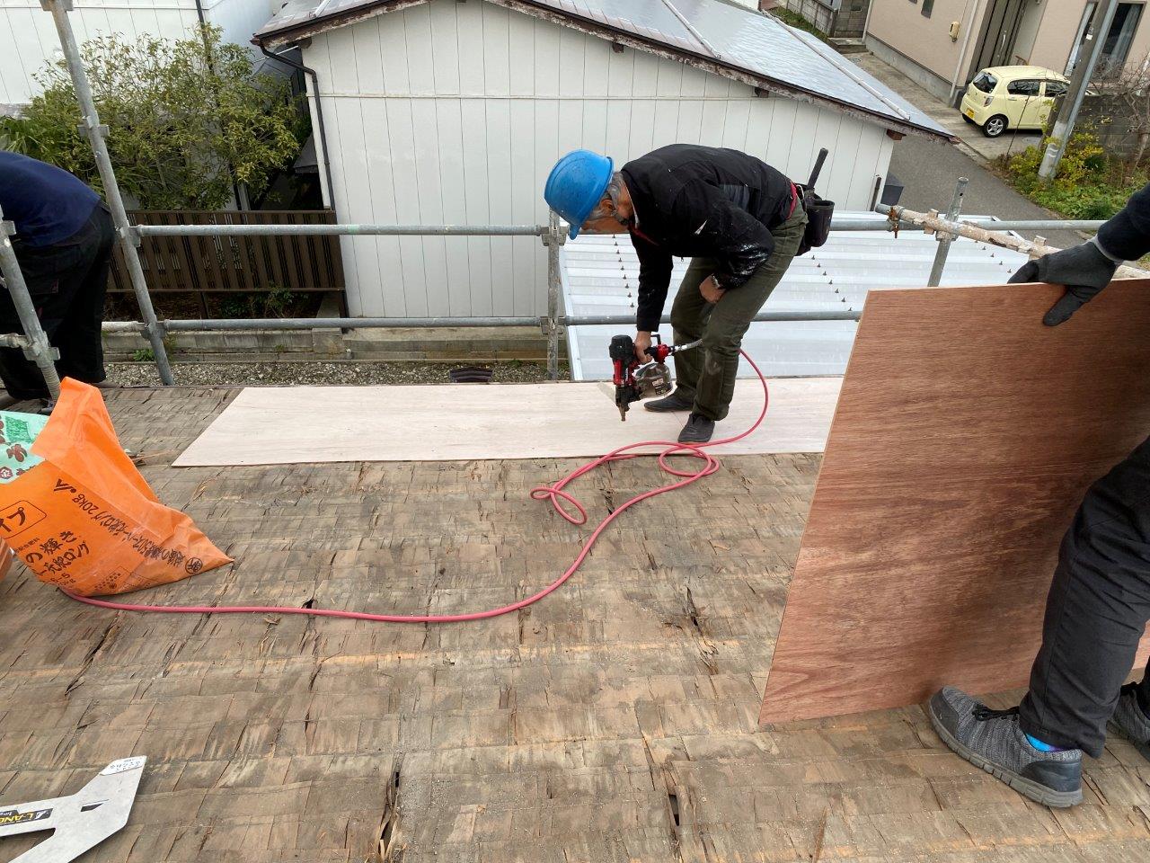 新潟市南区にて瓦屋根葺き替え工事の下地造作・補強工事を行っております