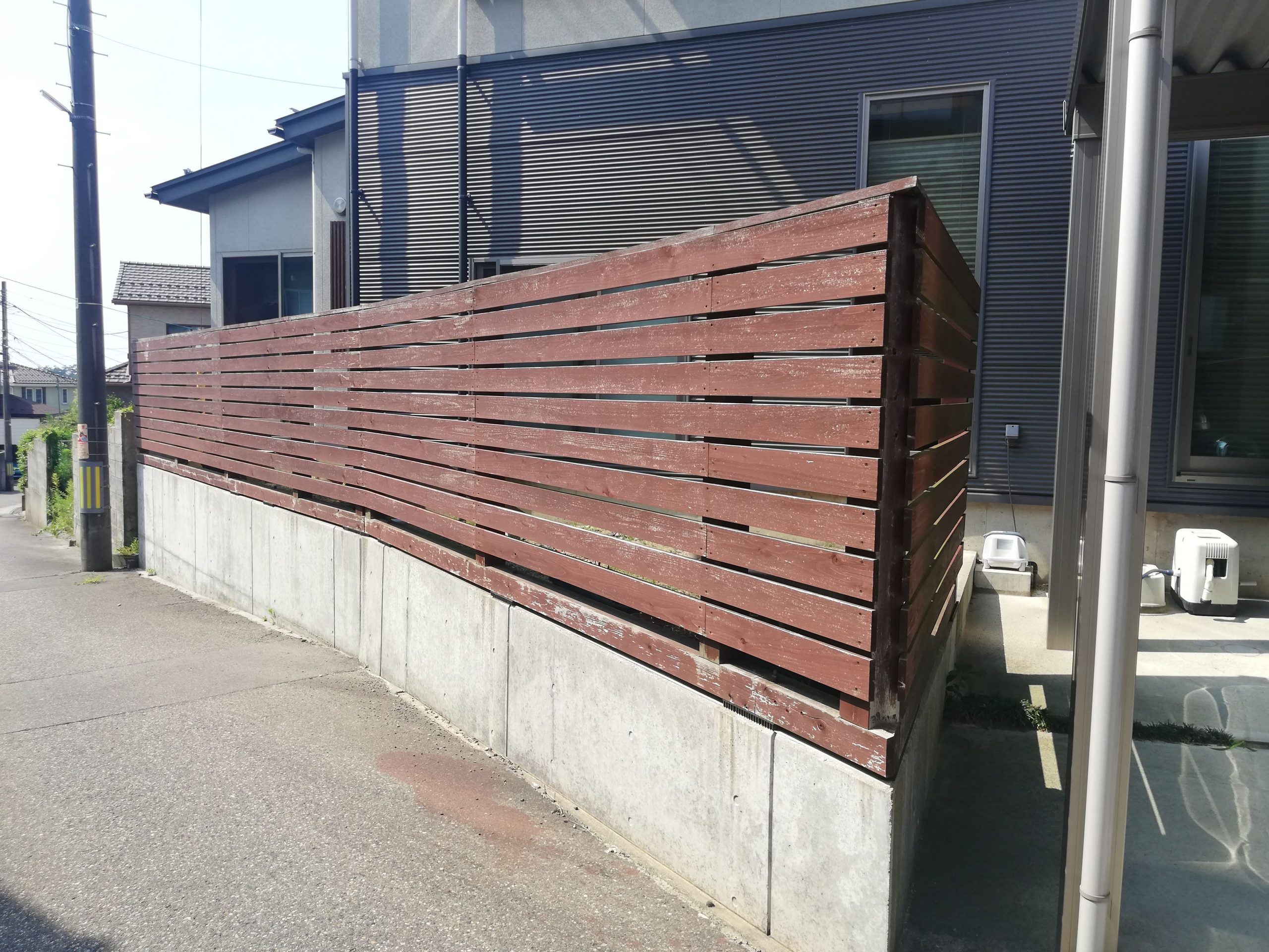 新潟市西区にて9年間無塗装のため木塀塗装のご相談を頂きました