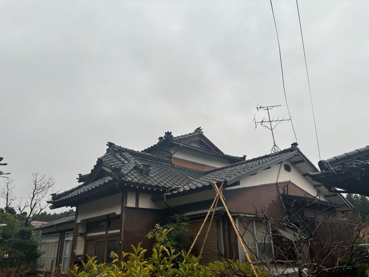 天井板にシミ　現地調査