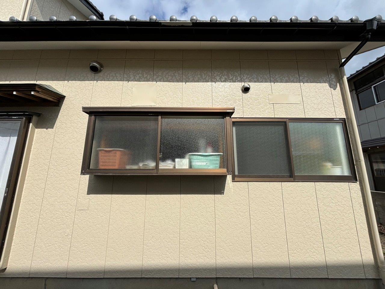 新潟市西区にて地震によって外壁に亀裂が入ったとお問い合わせを頂きました