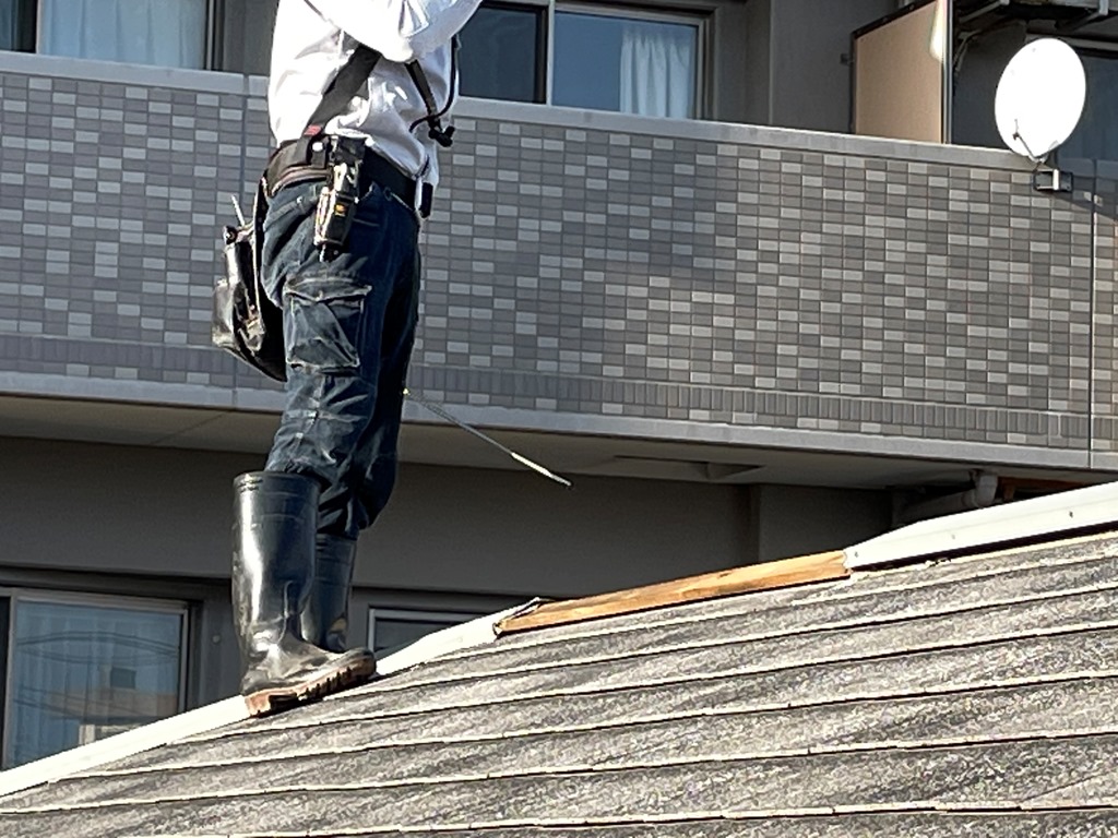 新潟市中央区にて棟板金が飛散したとお問い合わせを頂きました