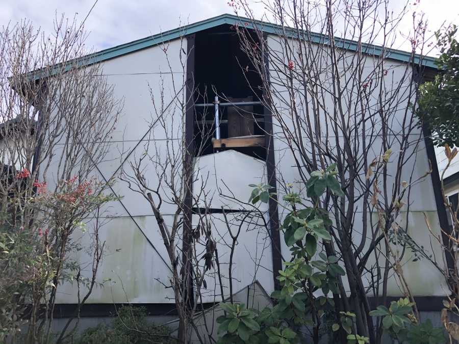 新潟市秋葉区にて風害で倉庫外壁破損した為ご相談を頂きました