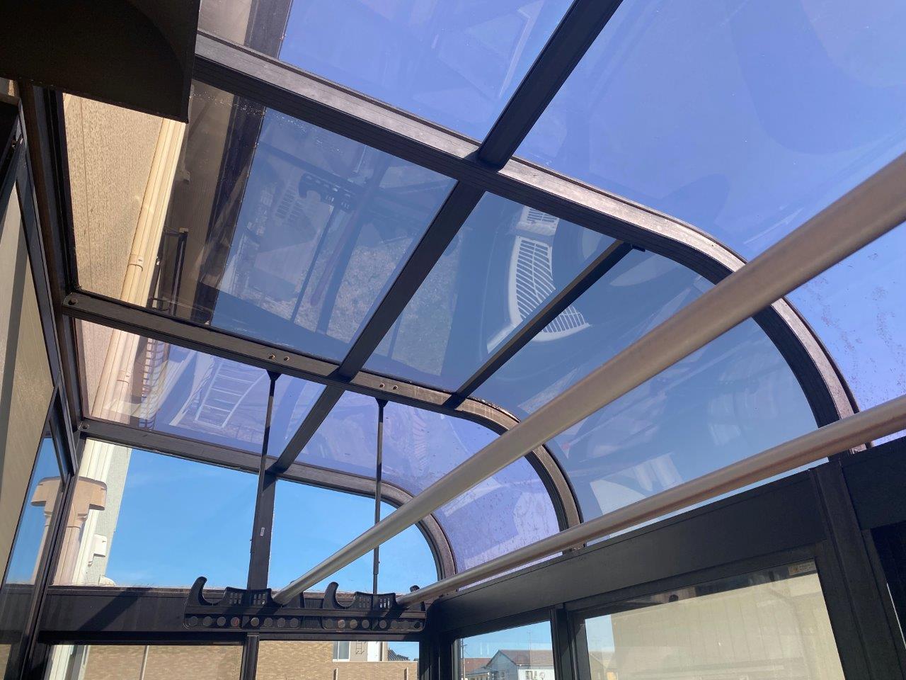 落雪の影響でポリカ屋根破損　張り替え工事