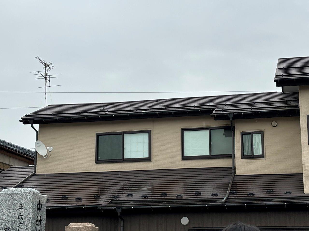 新潟市秋葉区にて大屋根の棟が少し歪んで見えるので点検して欲しいとお問い合わせを頂きました
