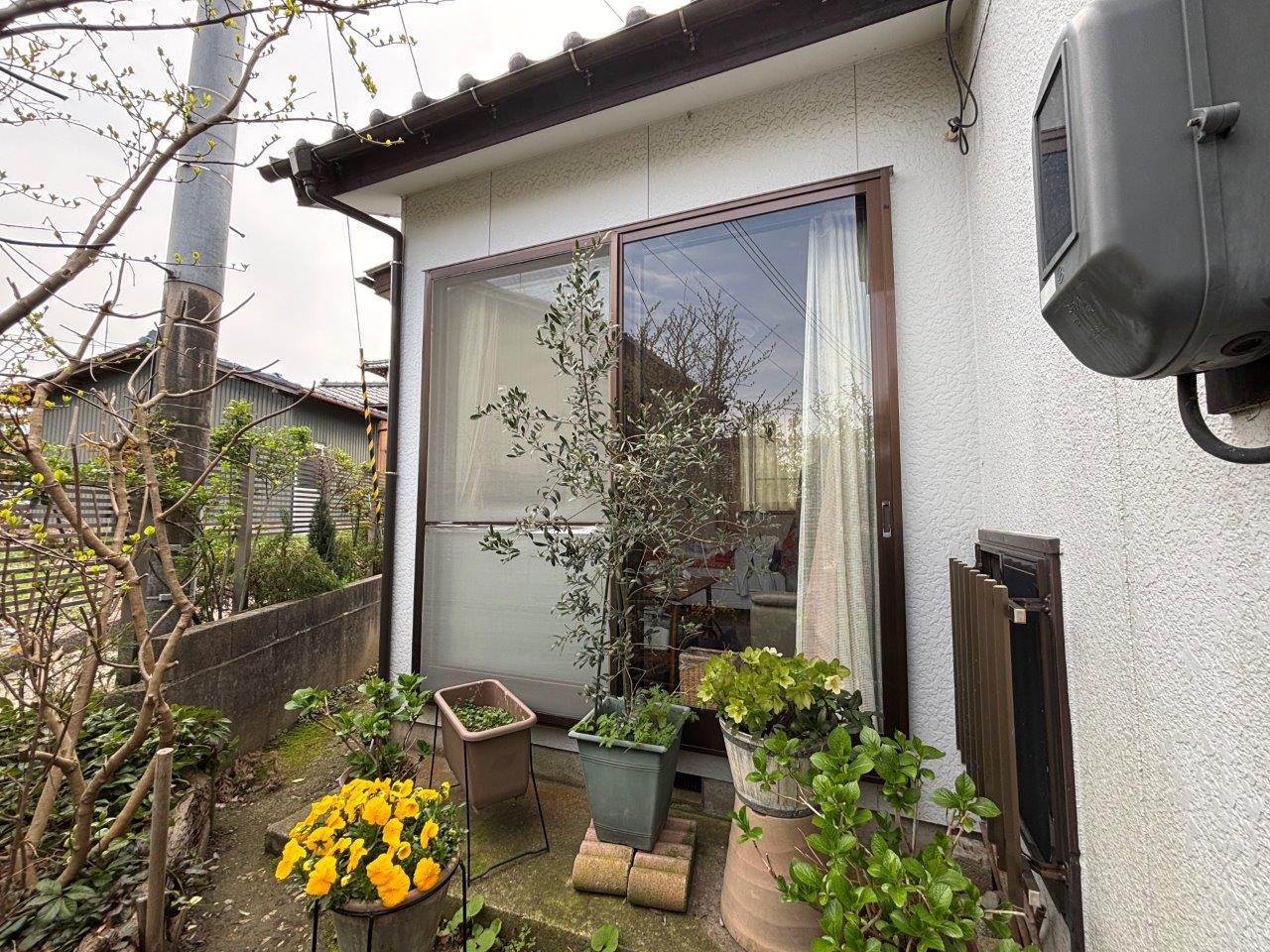 新潟市秋葉区｜築40年の住宅で破れた網戸を張り替えたいとご相談を頂きました