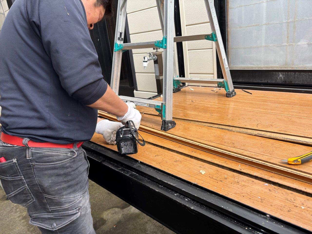 新潟市秋葉区|ポリカ屋根から板金折半屋根へ!既存サンルーム撤去工事をしました