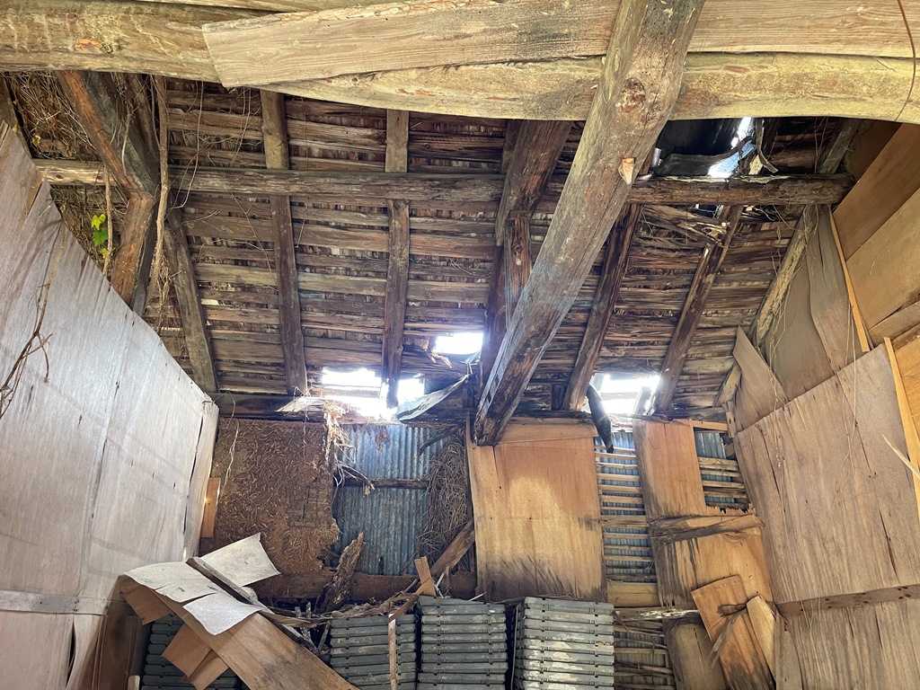 新潟市西蒲区にて築40年以上の農舎瓦屋根が落下しているので修繕したいとご相談を頂きました