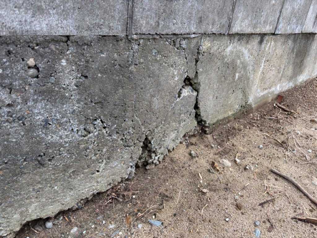 基礎角部のひび割れ