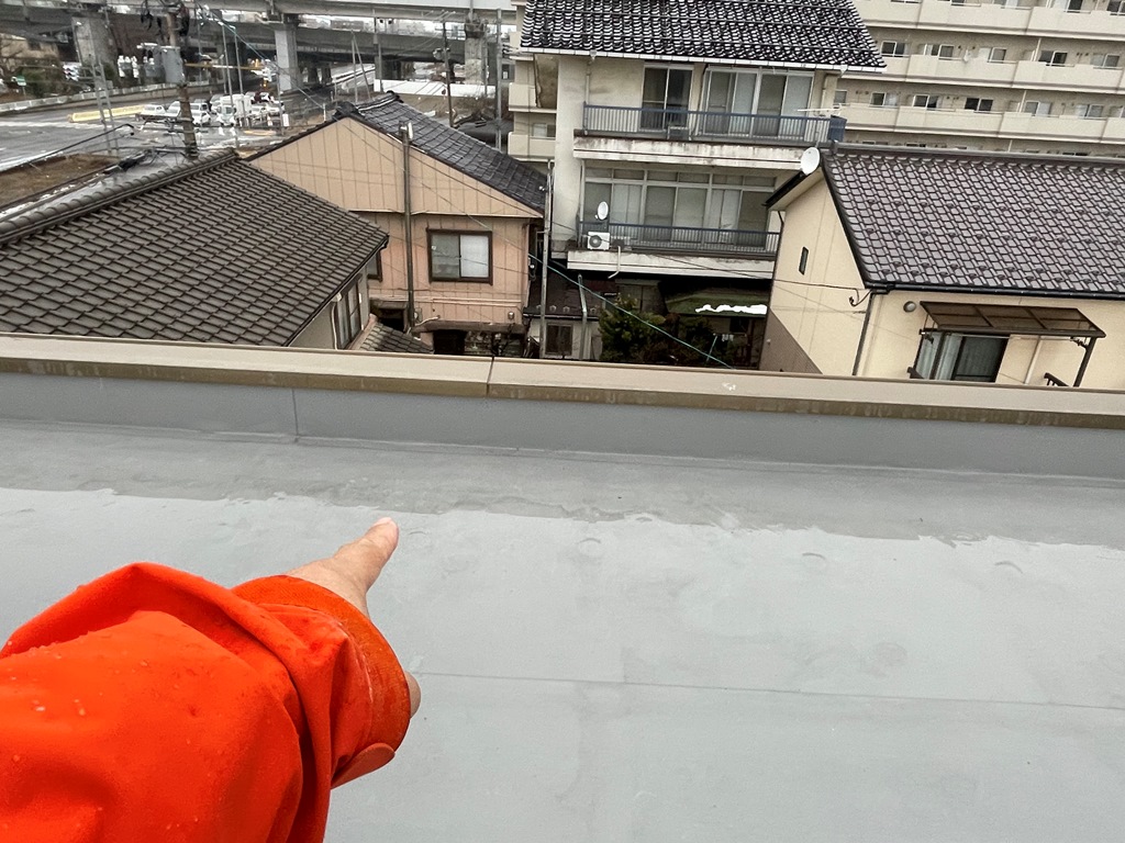 新潟市中央区にて玄関ホールの天井から雨漏れしているため雨漏れ調査してきました