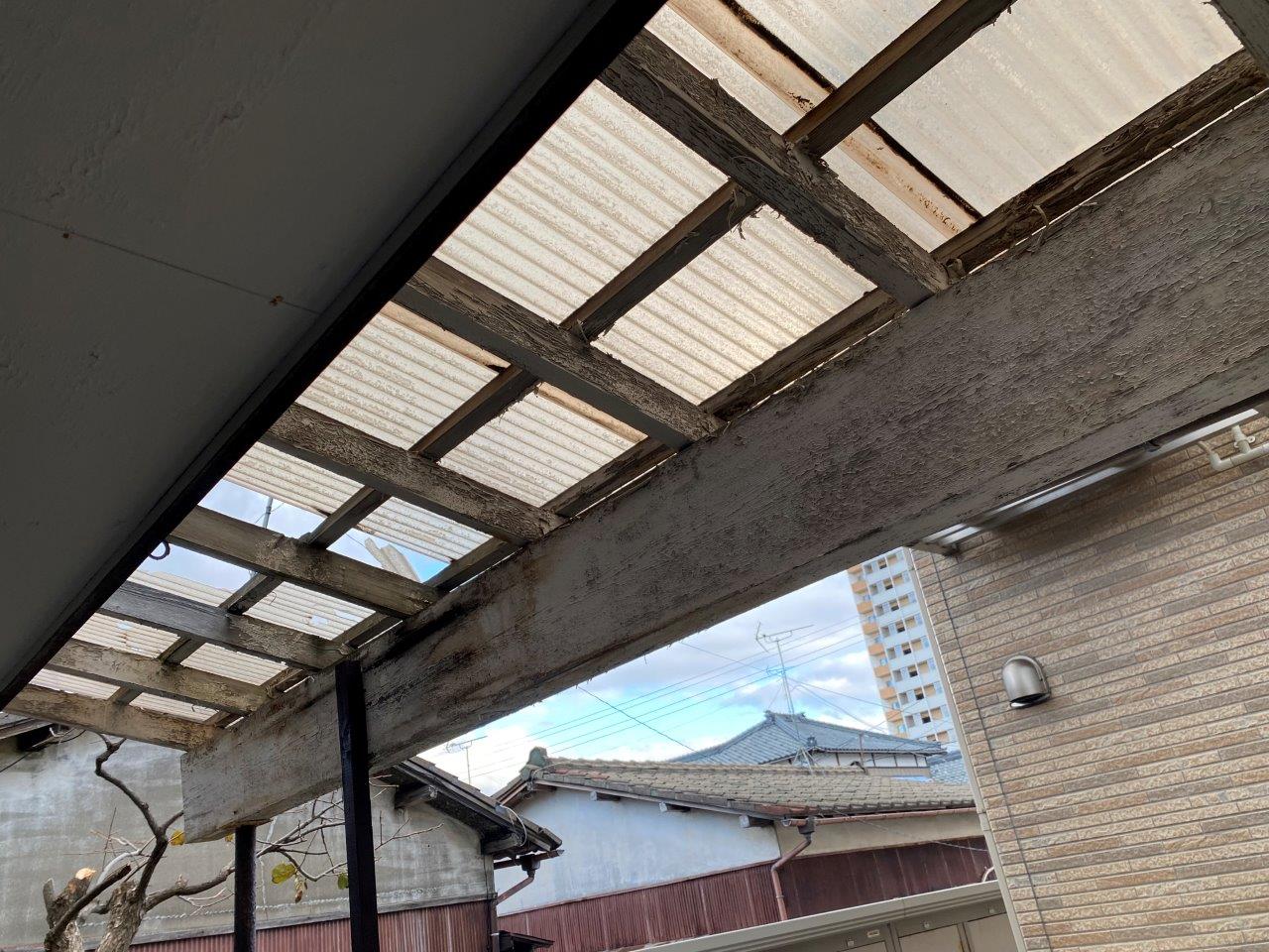 新潟市中央区にて築50年の波板ポリカ屋根を張り替えたいとご相談を頂きました