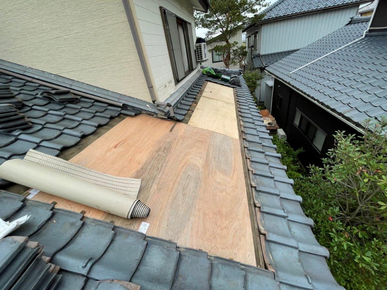 新潟市江南区にて雨漏れ修繕で瓦屋根の葺き直し工事