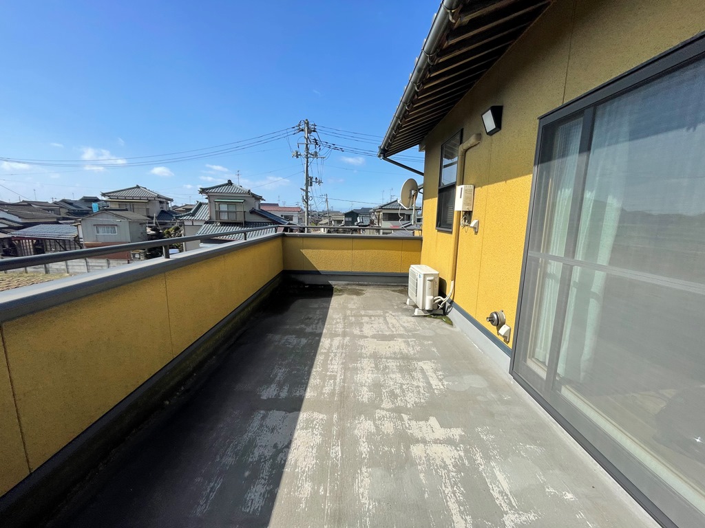 新潟市東区で天井より雨漏れしていたためベランダ防水やり替え工事したS様のアンケート