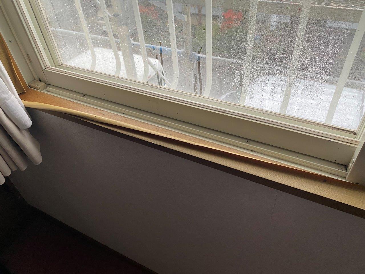 窓枠シート張り替え工事
