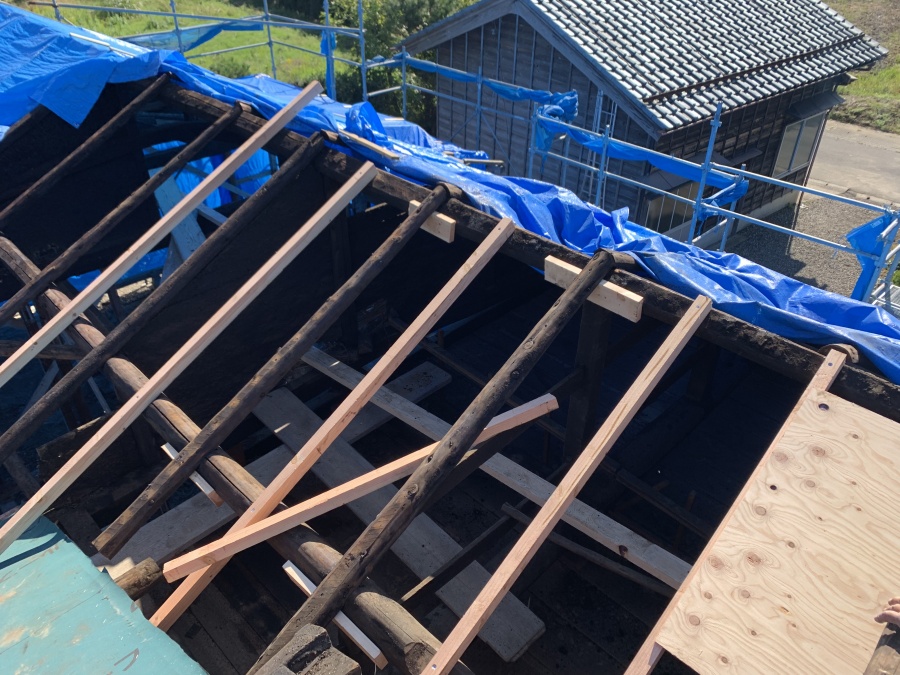 板金屋根の葺き工事の流れ