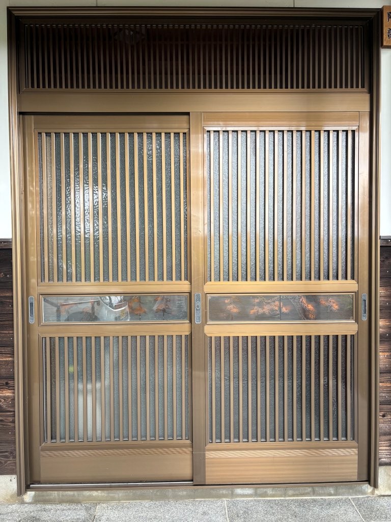 玄関引き戸の戸車交換