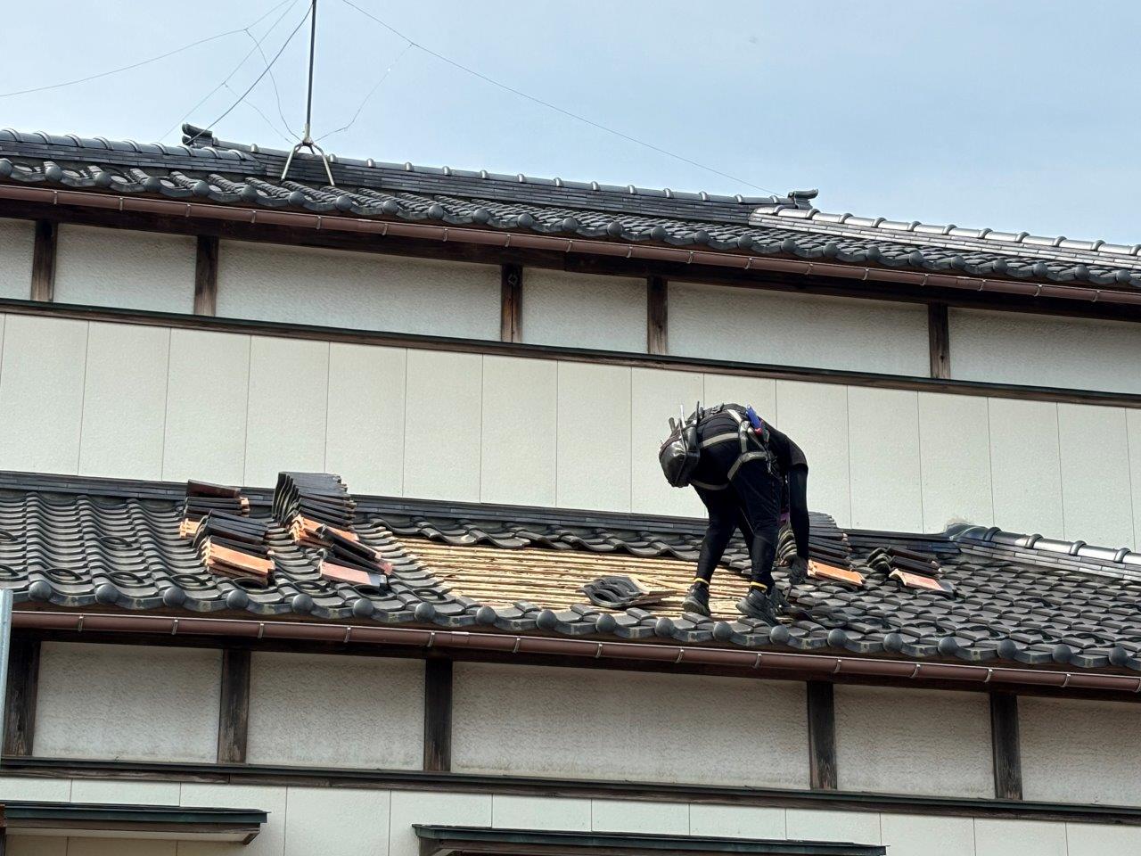 新潟市東区にて瓦屋根から雨漏れしたため葺き直し工事を行いました