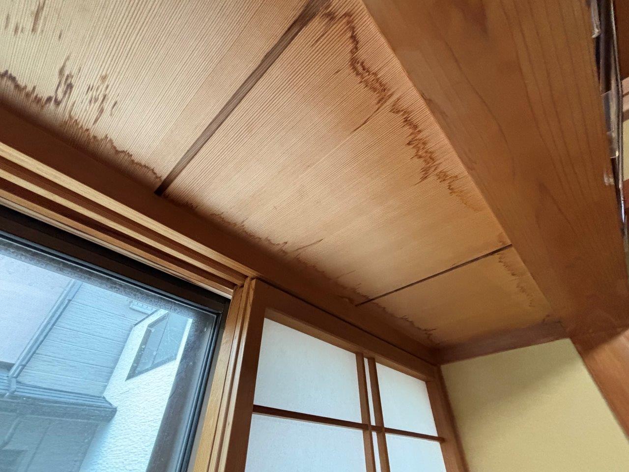 新潟市秋葉区にて築30年の出窓から雨漏れしたため修繕したいとご相談を頂きました