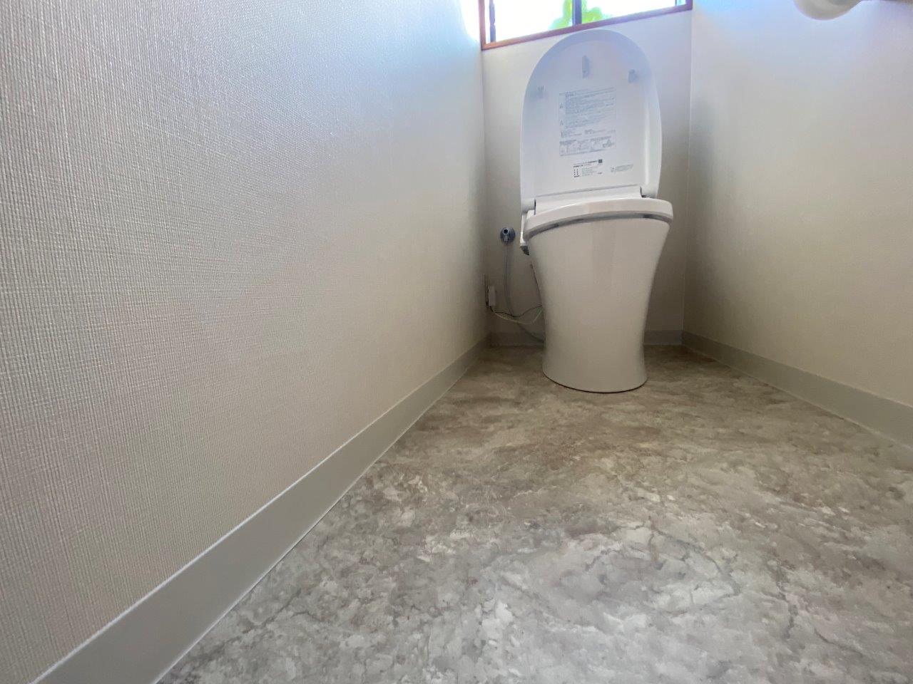 新潟市秋葉区にてトイレの床張り替え、クッションフロア仕上げにしました
