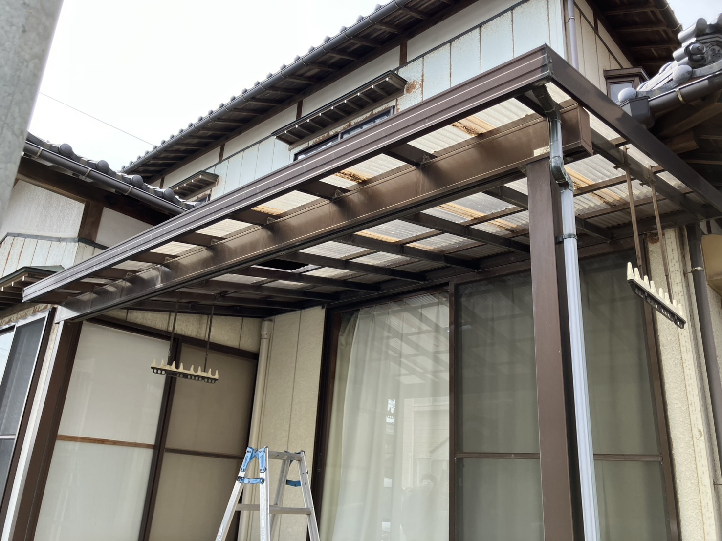 サンルーム波板ポリカ張り替え