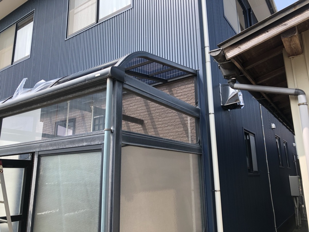 サンルームのポリカ張り替え工事